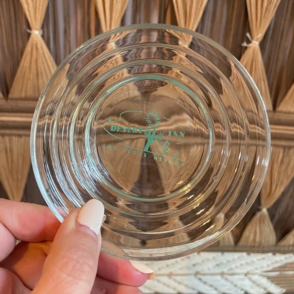 Wilbur Clark's Desert Inn Las Vegas, Nevada Souvenir Matchbook Ashtray Set - Picture 6 of 8